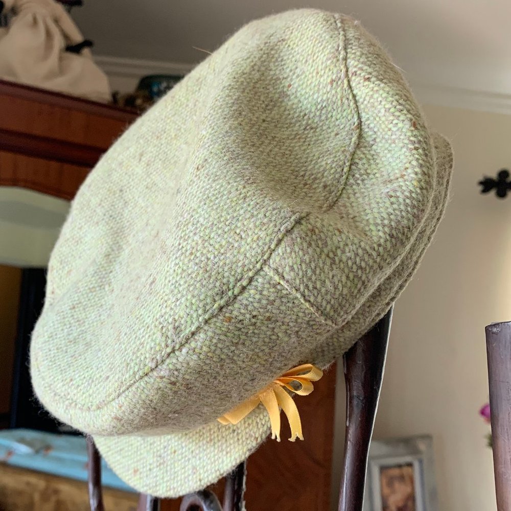 Light Green Tweed Women's Beret with Bow